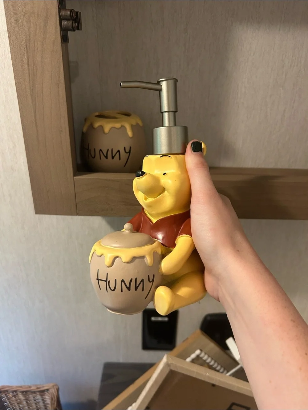 The Big One Winnie the Pooh Cream and Yellow Illustrated Bath Set